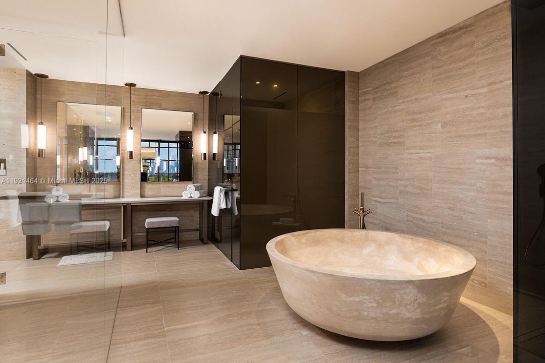 待售: $26,000,000 (4 贝兹, 4 浴室, 5185 平方英尺)