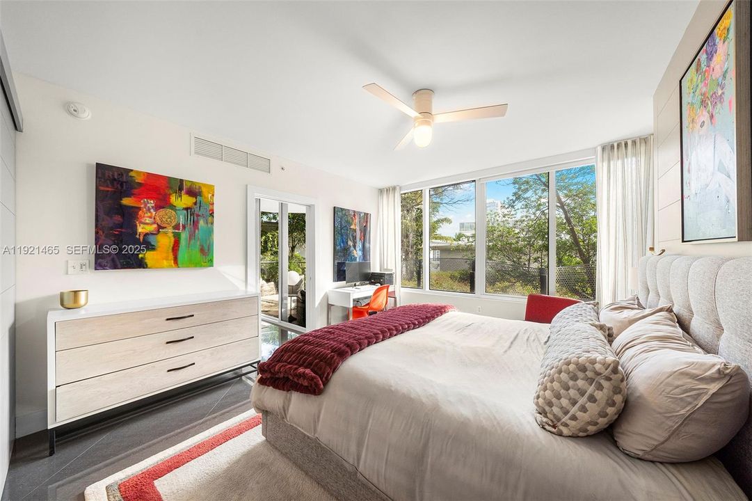 For Sale: $525,000 (1 beds, 1 baths, 748 Square Feet)