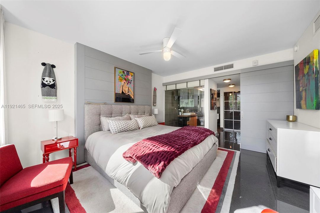 For Sale: $525,000 (1 beds, 1 baths, 748 Square Feet)