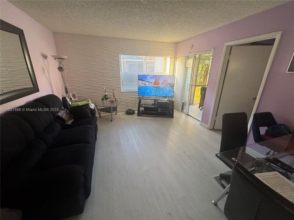 待售: $259,000 (2 贝兹, 2 浴室, 750 平方英尺)