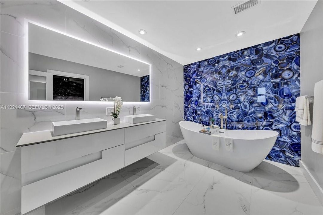 For Sale: $1,695,000 (4 beds, 3 baths, 2934 Square Feet)