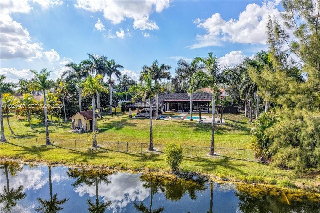 For Sale: $1,695,000 (4 beds, 3 baths, 2934 Square Feet)