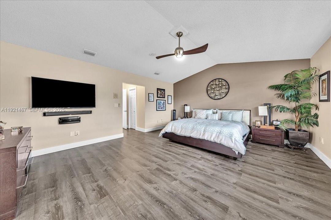 For Sale: $1,695,000 (4 beds, 3 baths, 2934 Square Feet)