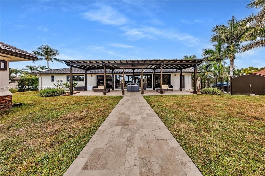 For Sale: $1,695,000 (4 beds, 3 baths, 2934 Square Feet)