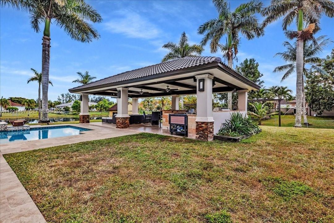 For Sale: $1,695,000 (4 beds, 3 baths, 2934 Square Feet)