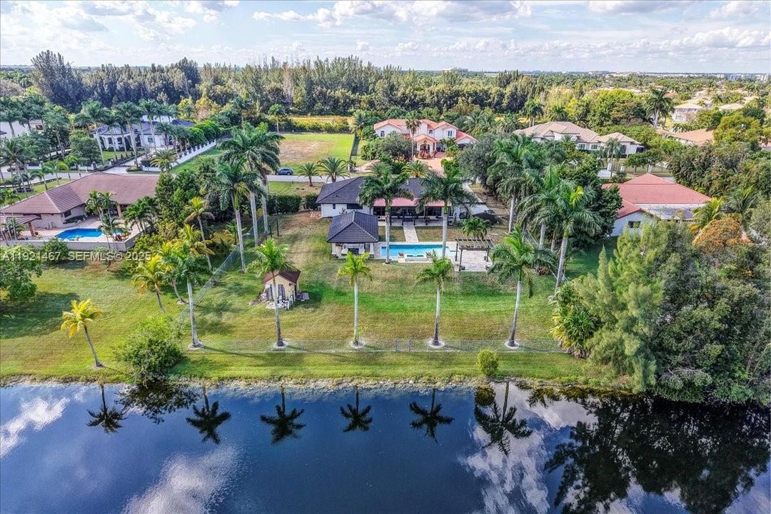 For Sale: $1,695,000 (4 beds, 3 baths, 2934 Square Feet)