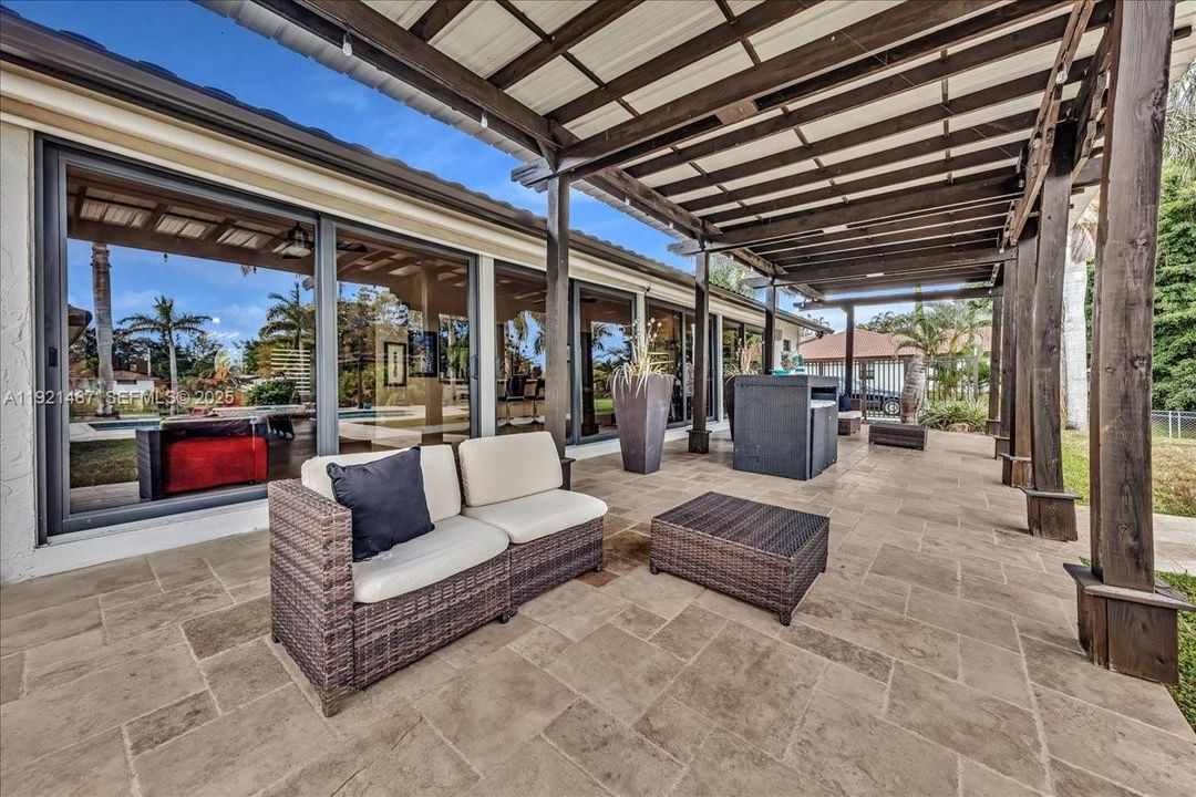 For Sale: $1,695,000 (4 beds, 3 baths, 2934 Square Feet)