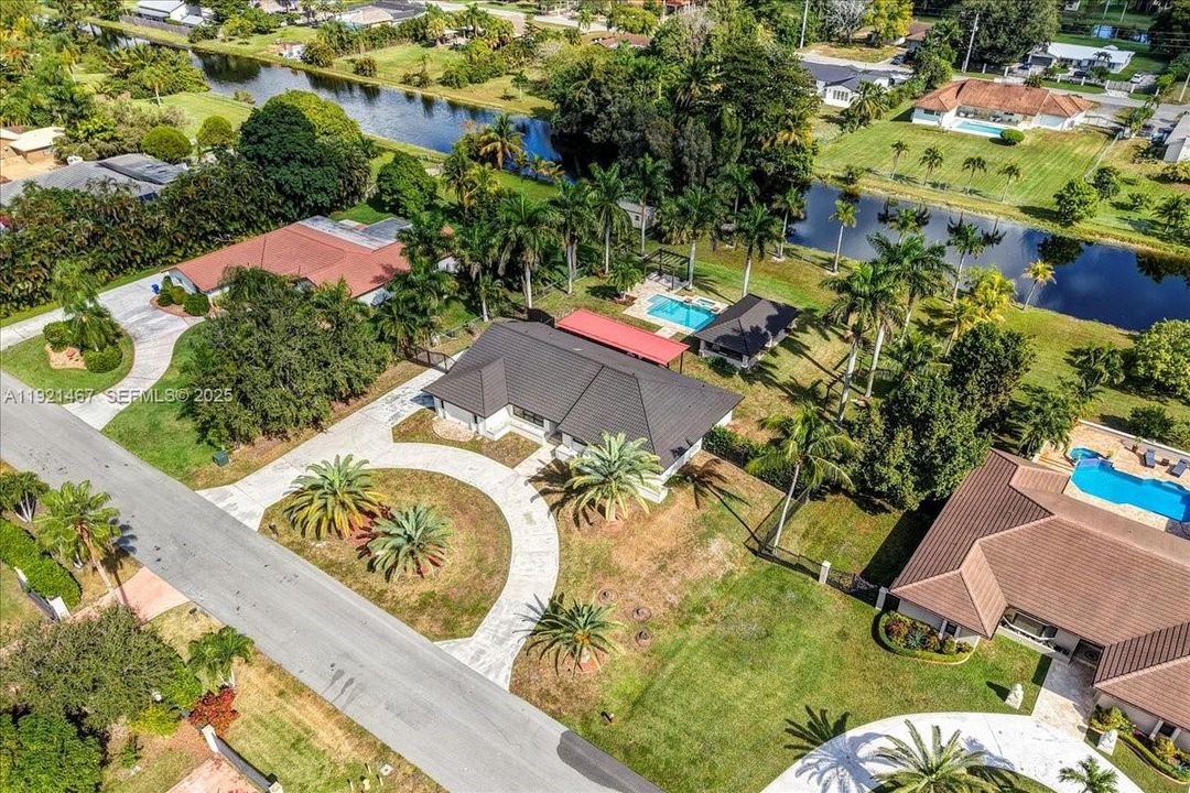 For Sale: $1,695,000 (4 beds, 3 baths, 2934 Square Feet)