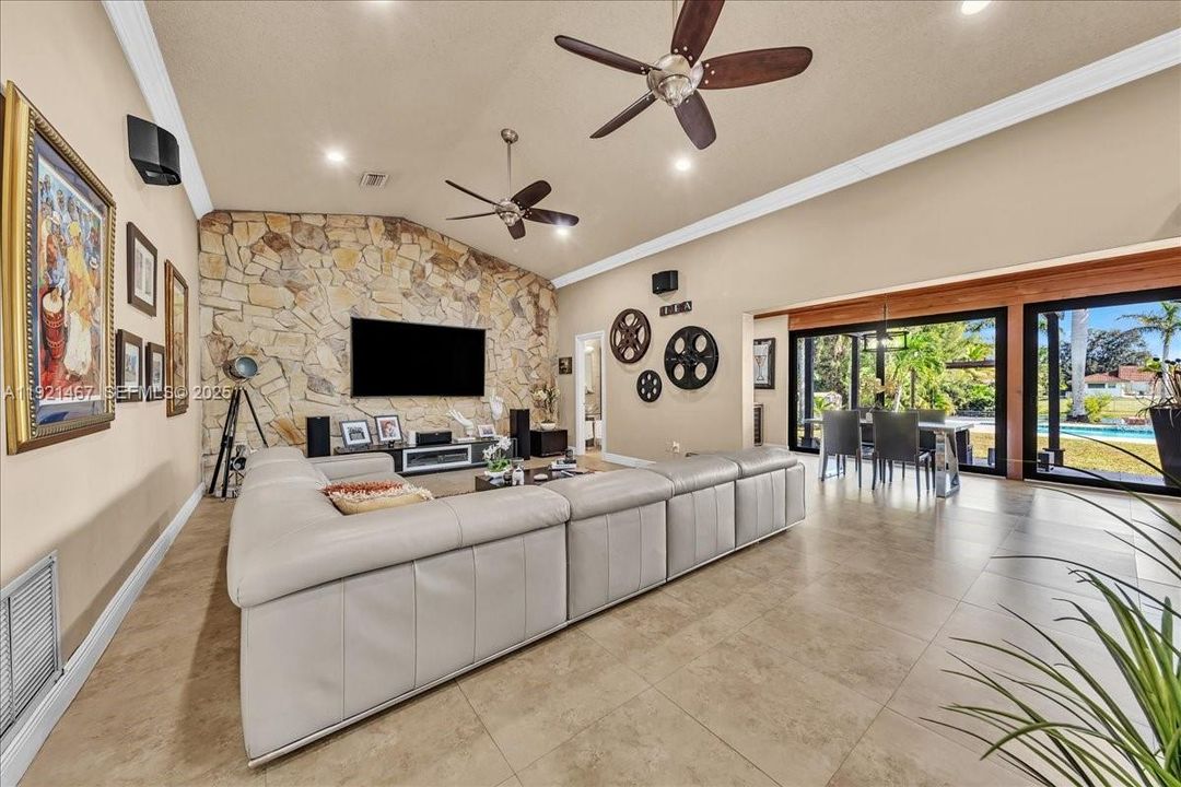 For Sale: $1,695,000 (4 beds, 3 baths, 2934 Square Feet)