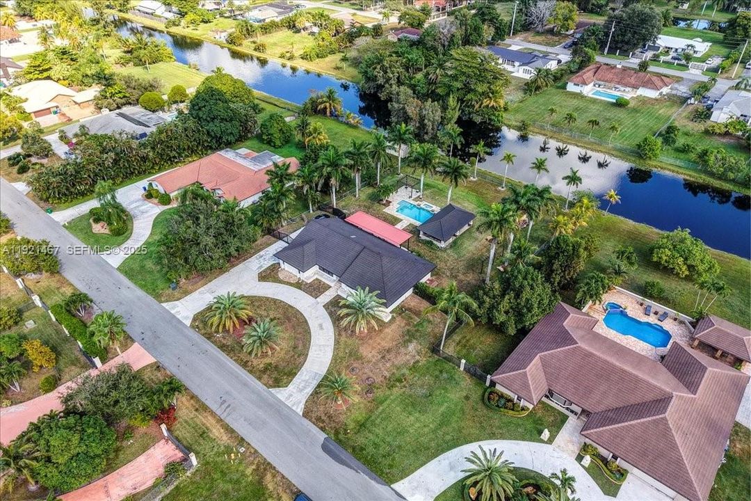 For Sale: $1,695,000 (4 beds, 3 baths, 2934 Square Feet)