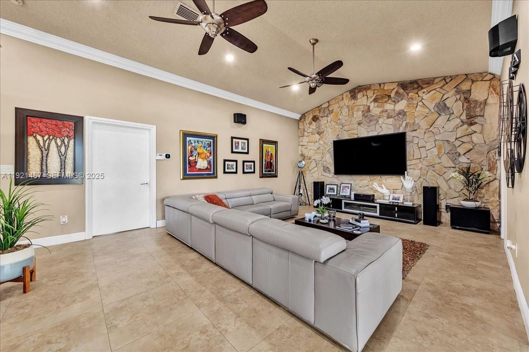 For Sale: $1,695,000 (4 beds, 3 baths, 2934 Square Feet)