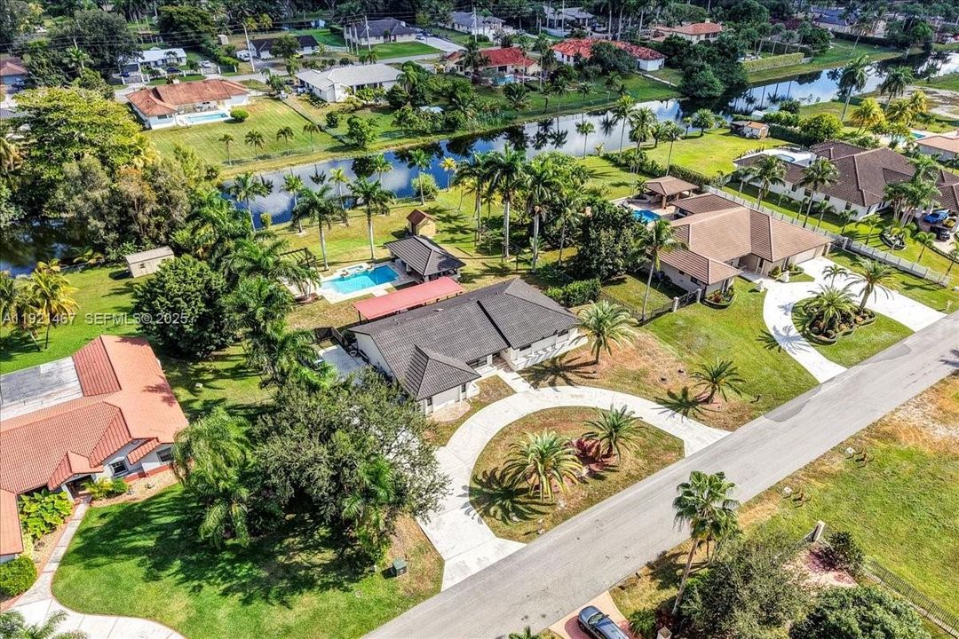 For Sale: $1,695,000 (4 beds, 3 baths, 2934 Square Feet)