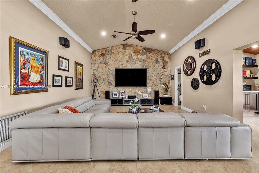 For Sale: $1,695,000 (4 beds, 3 baths, 2934 Square Feet)