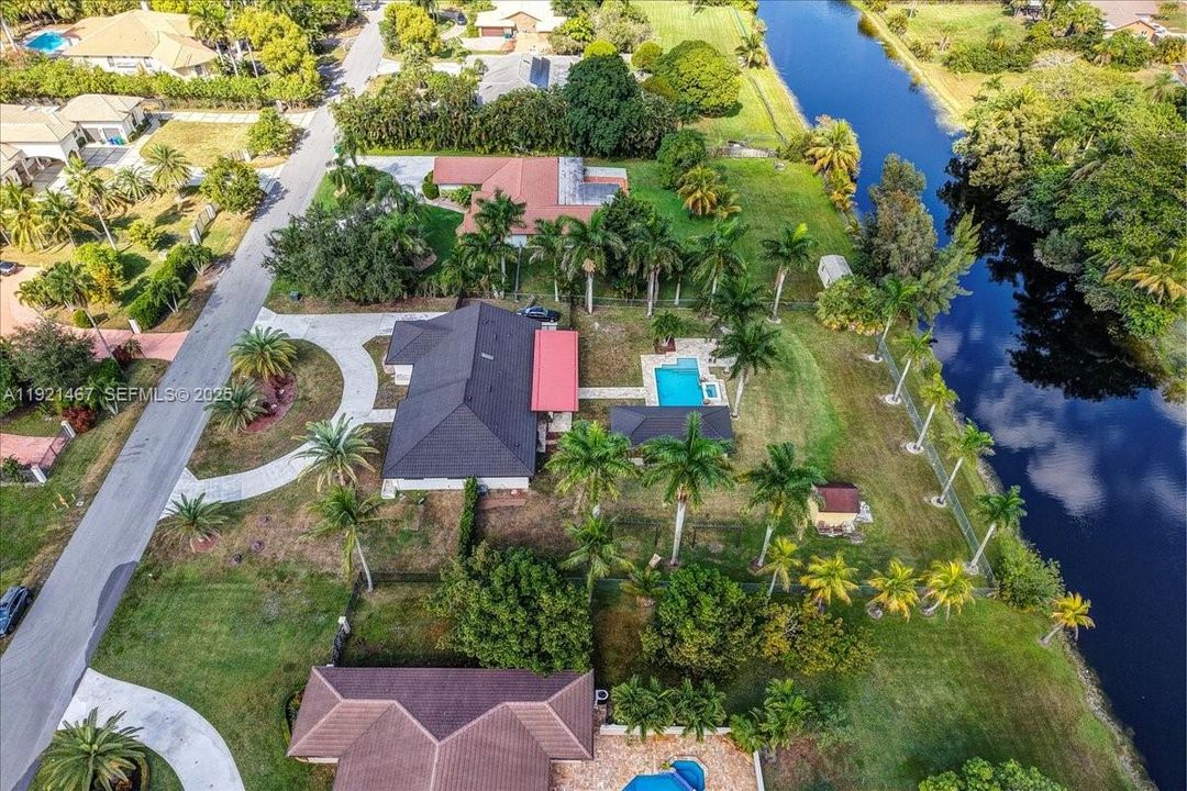 For Sale: $1,695,000 (4 beds, 3 baths, 2934 Square Feet)