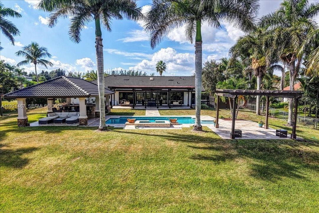 For Sale: $1,695,000 (4 beds, 3 baths, 2934 Square Feet)