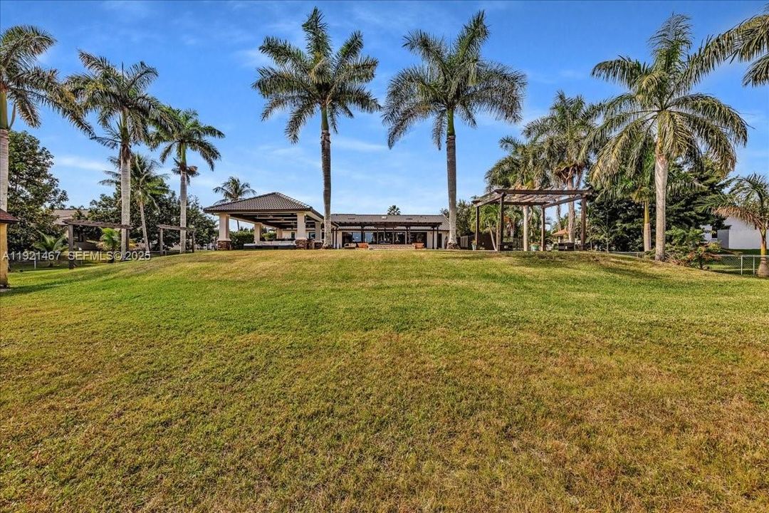 For Sale: $1,695,000 (4 beds, 3 baths, 2934 Square Feet)