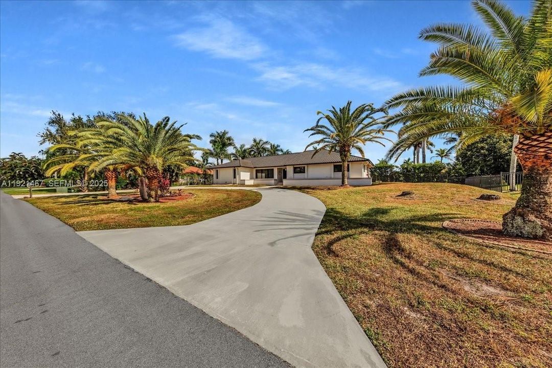 For Sale: $1,695,000 (4 beds, 3 baths, 2934 Square Feet)