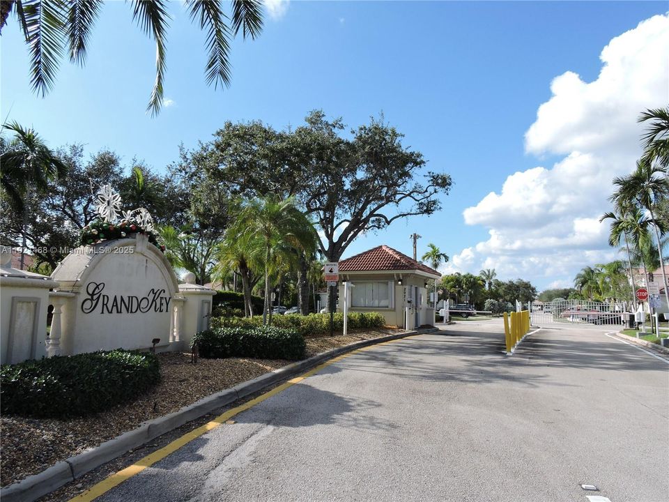 В аренду: $3,250 (3 спален, 2 ванн, 1324 Квадратных фут)