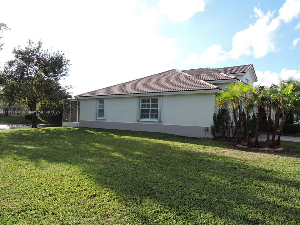 В аренду: $3,250 (3 спален, 2 ванн, 1324 Квадратных фут)