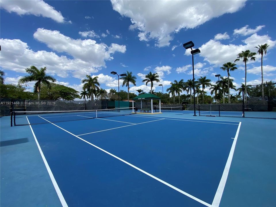 В аренду: $3,250 (3 спален, 2 ванн, 1324 Квадратных фут)