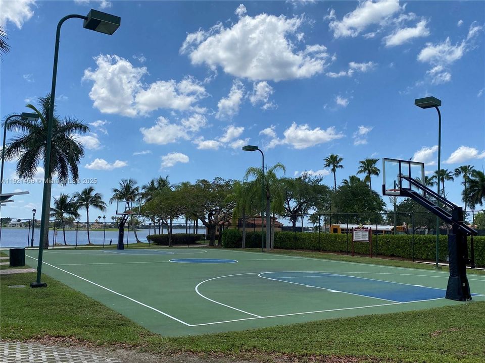 В аренду: $3,250 (3 спален, 2 ванн, 1324 Квадратных фут)