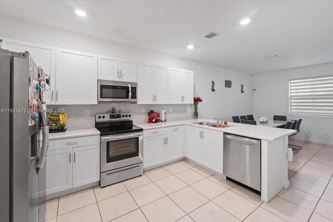 En Venta: $410,000 (4 camas, 2 baños, 1820 Pies cuadrados)