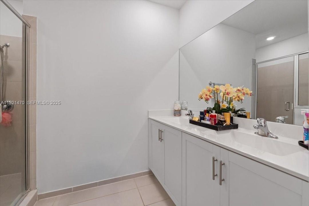 En Venta: $410,000 (4 camas, 2 baños, 1820 Pies cuadrados)