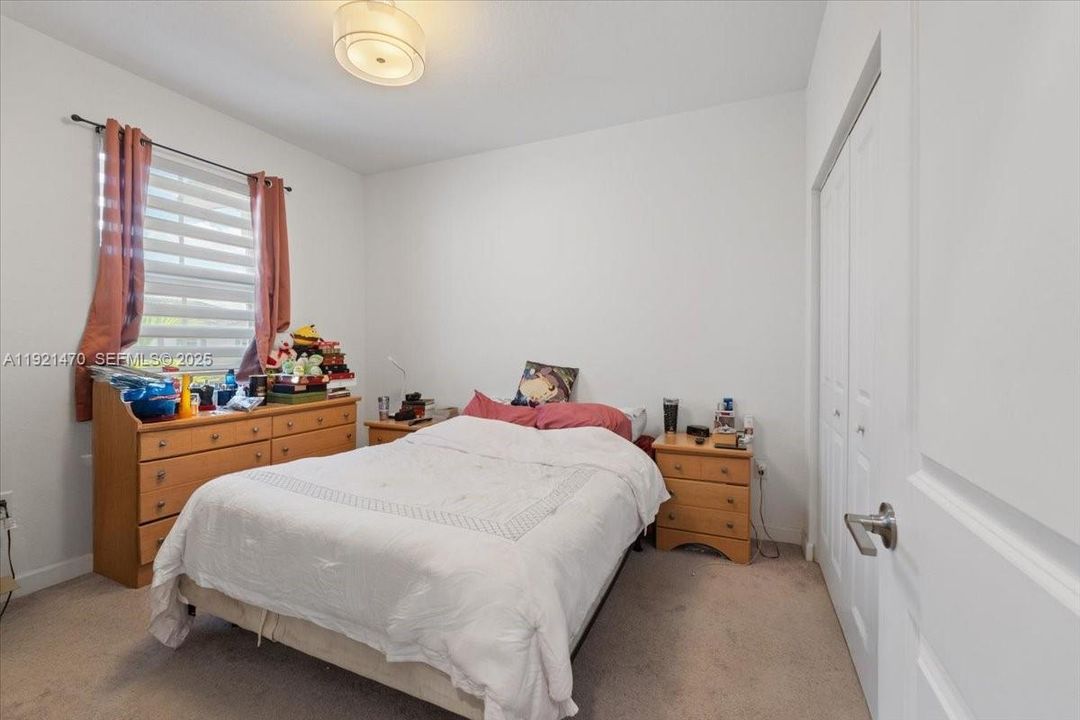 En Venta: $410,000 (4 camas, 2 baños, 1820 Pies cuadrados)