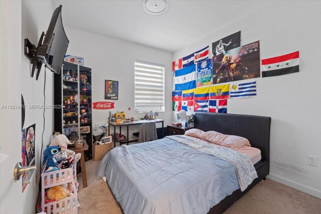 En Venta: $410,000 (4 camas, 2 baños, 1820 Pies cuadrados)