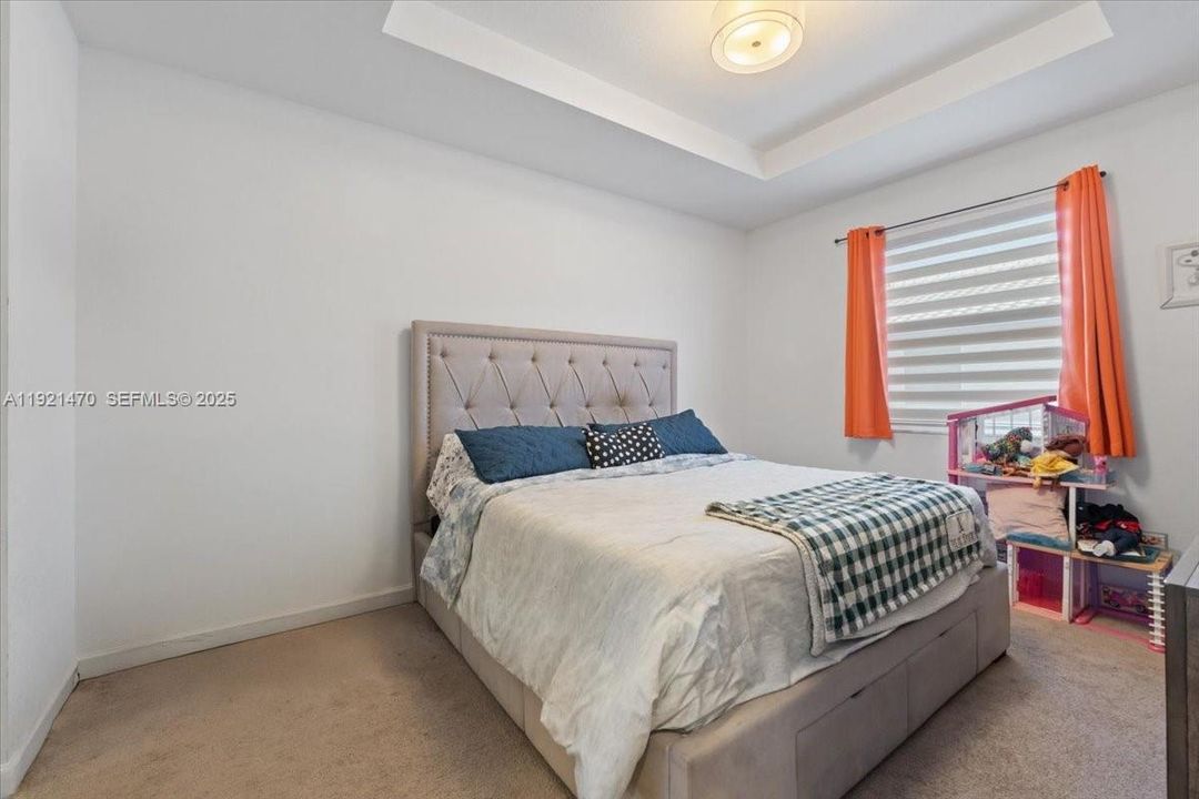 En Venta: $410,000 (4 camas, 2 baños, 1820 Pies cuadrados)