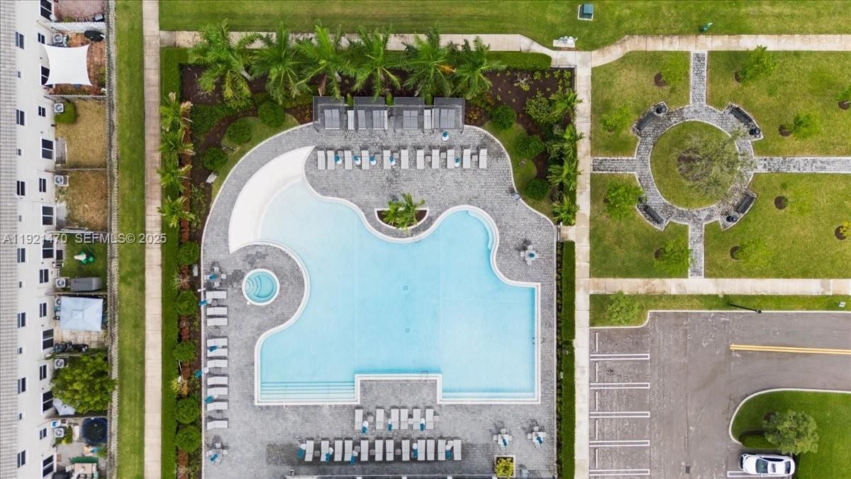 En Venta: $410,000 (4 camas, 2 baños, 1820 Pies cuadrados)