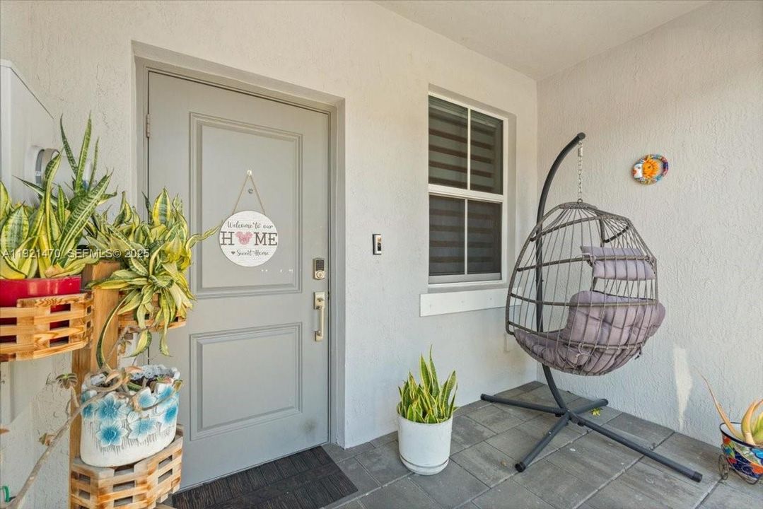 En Venta: $410,000 (4 camas, 2 baños, 1820 Pies cuadrados)