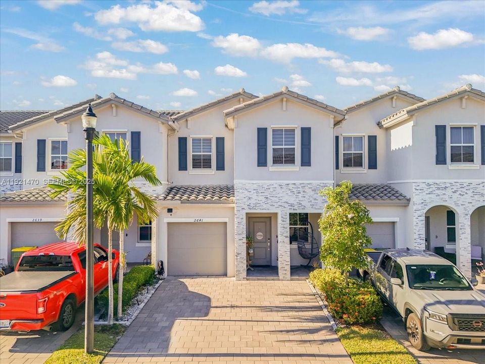 En Venta: $410,000 (4 camas, 2 baños, 1820 Pies cuadrados)