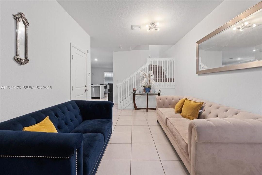 En Venta: $410,000 (4 camas, 2 baños, 1820 Pies cuadrados)