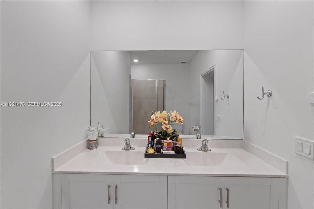 En Venta: $410,000 (4 camas, 2 baños, 1820 Pies cuadrados)