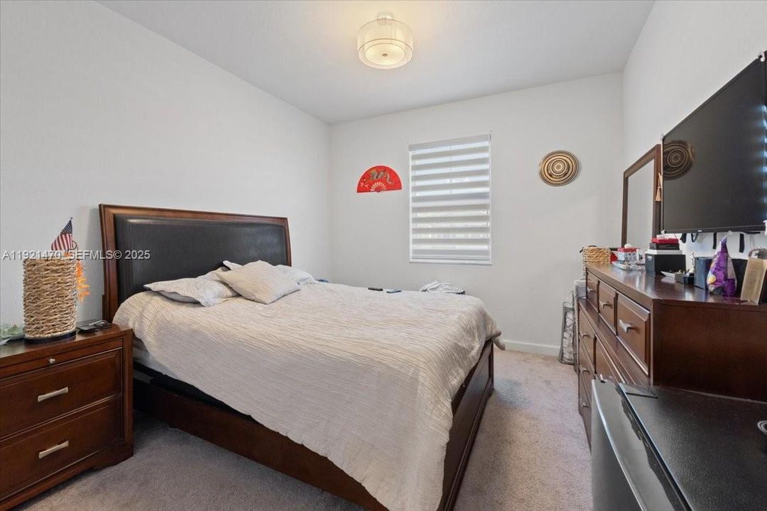 En Venta: $410,000 (4 camas, 2 baños, 1820 Pies cuadrados)