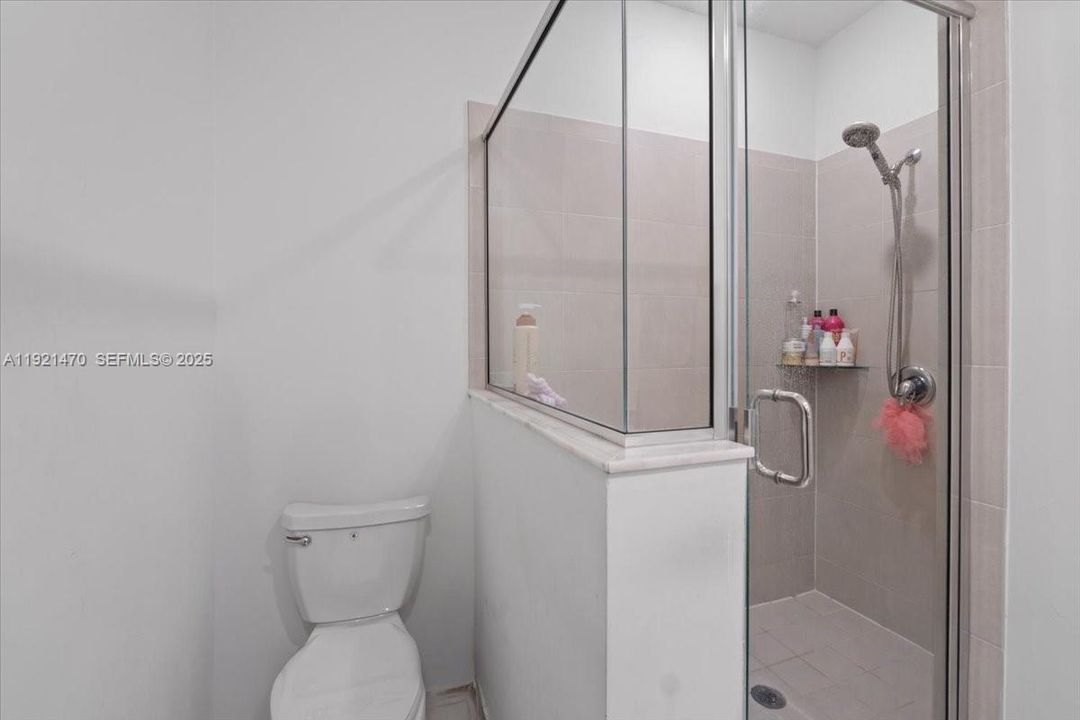 En Venta: $410,000 (4 camas, 2 baños, 1820 Pies cuadrados)