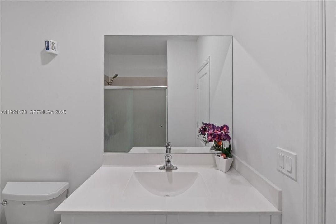 En Venta: $410,000 (4 camas, 2 baños, 1820 Pies cuadrados)