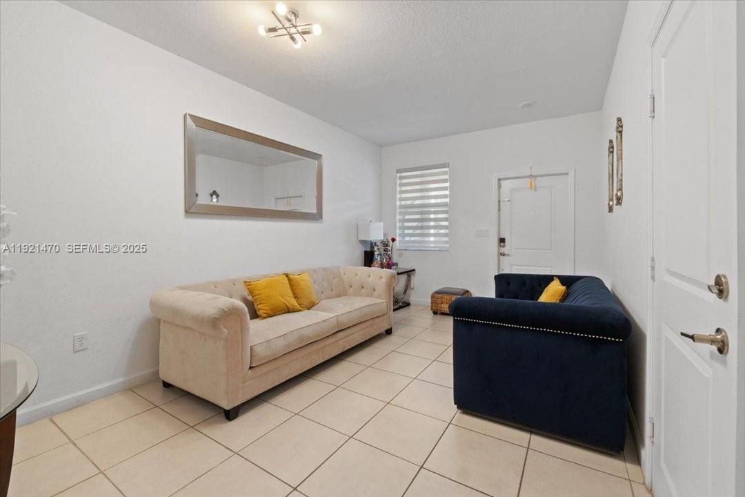 En Venta: $410,000 (4 camas, 2 baños, 1820 Pies cuadrados)