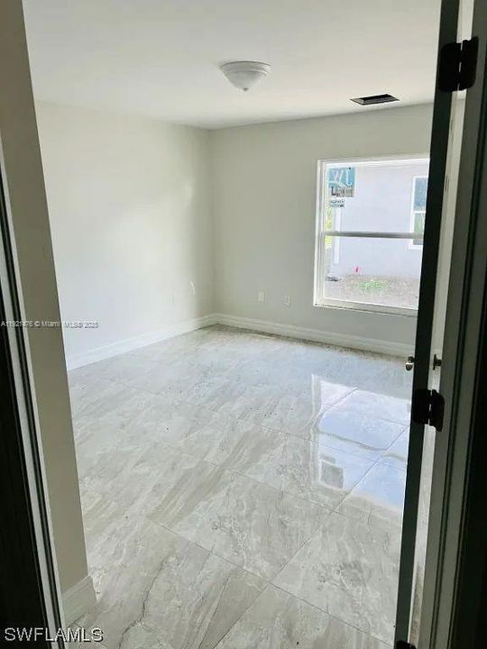 For Rent: $2,100 (3 beds, 2 baths, 1640 Square Feet)