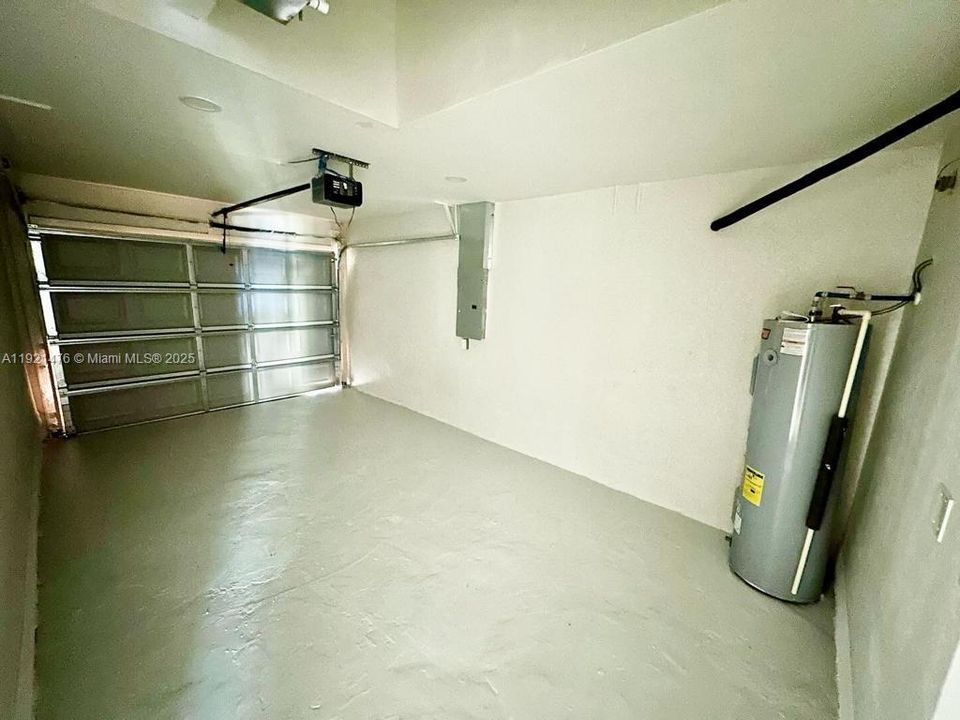 For Rent: $2,100 (3 beds, 2 baths, 1640 Square Feet)