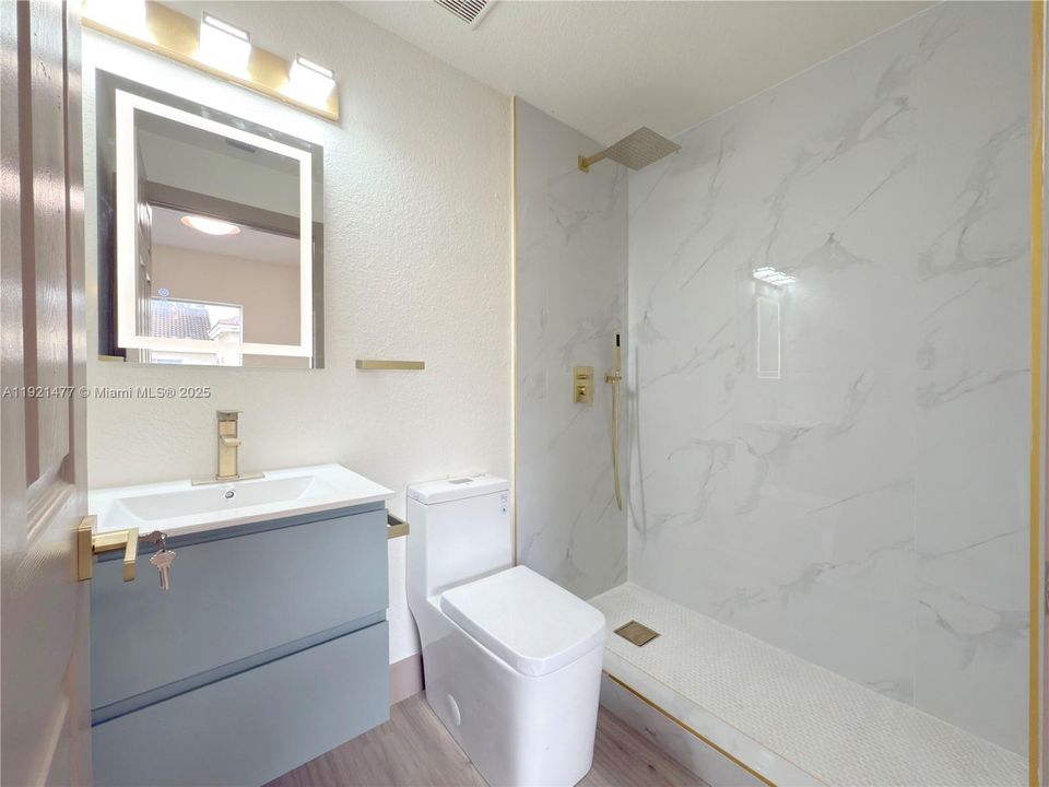 Под контрактом: $340,000 (2 спален, 2 ванн, 900 Квадратных фут)