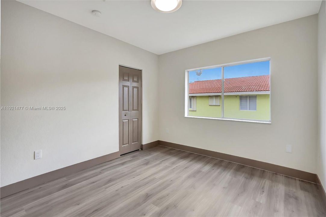 Под контрактом: $340,000 (2 спален, 2 ванн, 900 Квадратных фут)