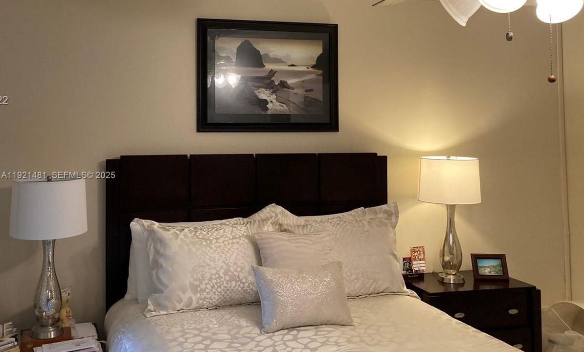 En Renta: $2,300 (2 camas, 2 baños, 965 Pies cuadrados)