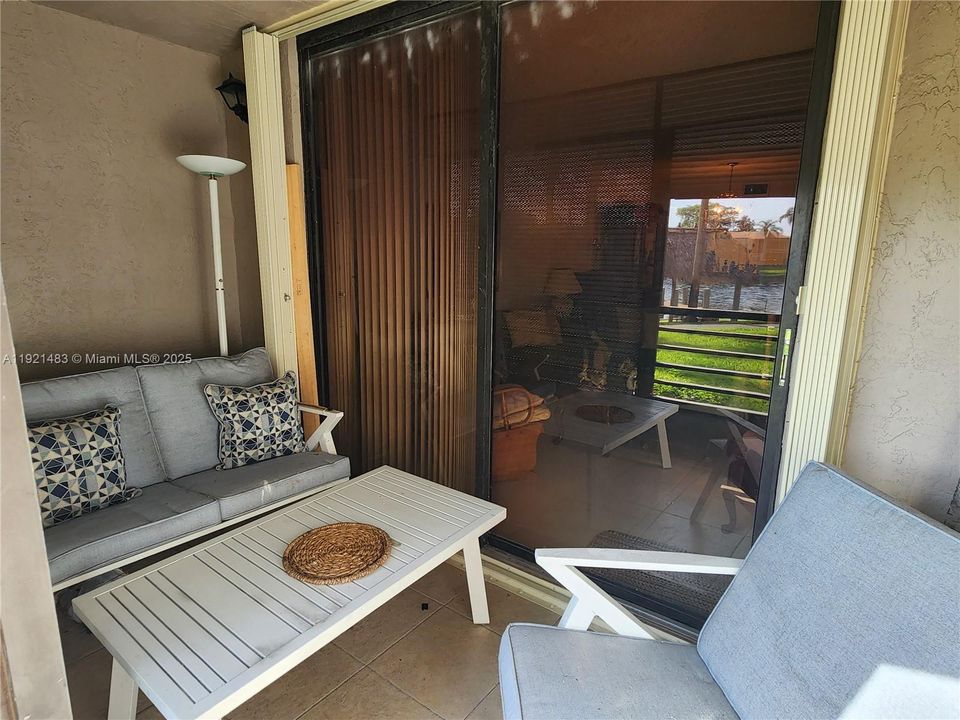 For Sale: $220,000 (2 beds, 2 baths, 852 Square Feet)