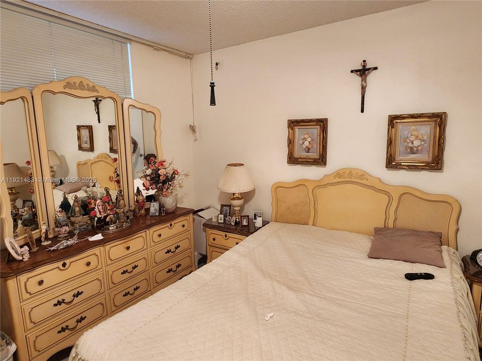 For Sale: $220,000 (2 beds, 2 baths, 852 Square Feet)