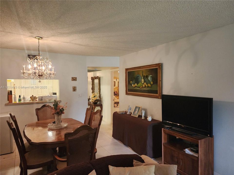 For Sale: $220,000 (2 beds, 2 baths, 852 Square Feet)