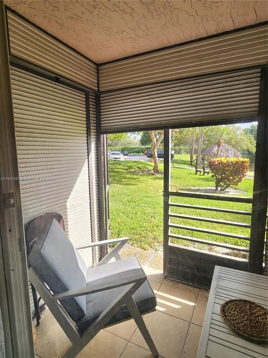 For Sale: $220,000 (2 beds, 2 baths, 852 Square Feet)