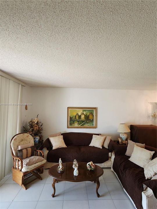 For Sale: $220,000 (2 beds, 2 baths, 852 Square Feet)