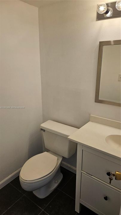 For Rent: $1,900 (1 beds, 1 baths, 940 Square Feet)